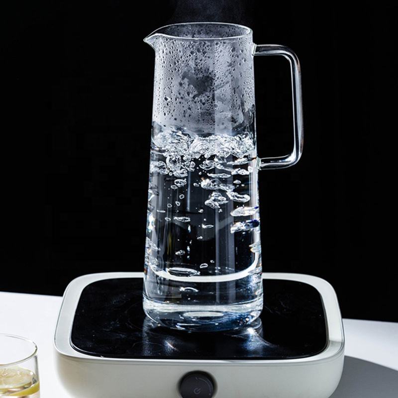 إبريق ذو شكل أسطواني