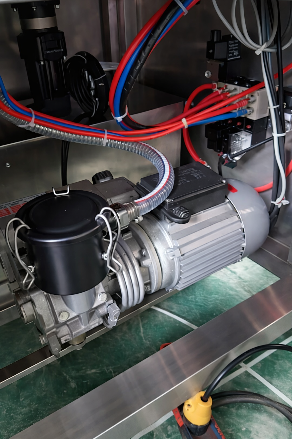 آلة السد الأوتوماتيكية لزجاجة الزجاج لنموذج رش بخار الماء