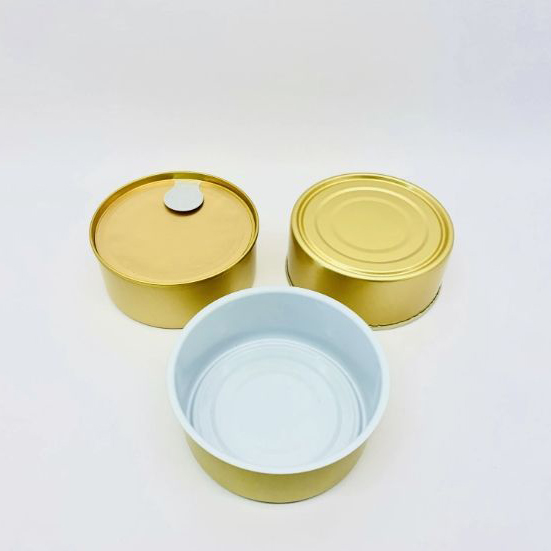 علبة ألومنيوم لطعام الحيوانات الأليفة مع غطاء سهل الفتح.